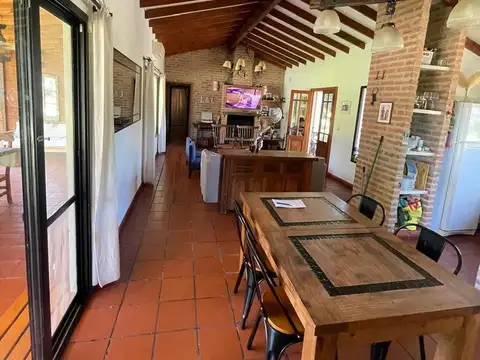 Casa en Venta con 2 cocheras