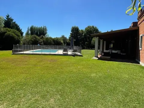 NOE.Casa en venta, barrio cerrado Chacras del Molino, 4 ambientes, APTA CRÉDITO