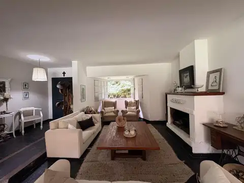 Casa en Alquiler con 1 cochera