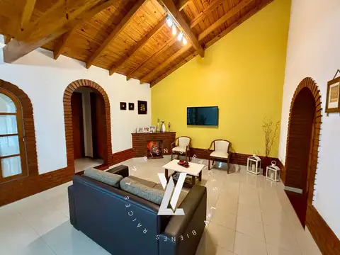 Casa 4 ambientes en venta en Bernal - apto crédito