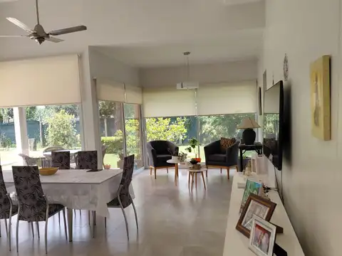 Casa 4 ambientes con 3 baños