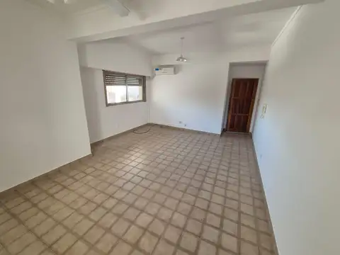ALQUILA depto 2 dorm. céntrico, Gral Roca
