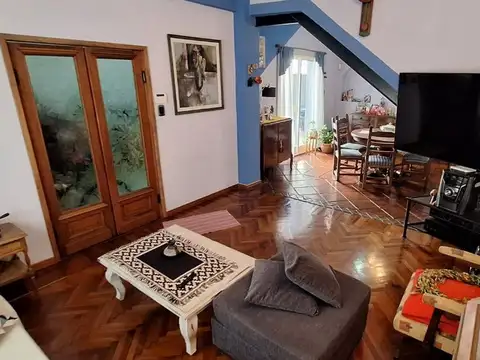 Depto Tipo Casa 5 ambientes con 2 baños