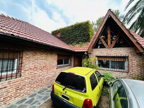 Casa en Venta con 2 cocheras