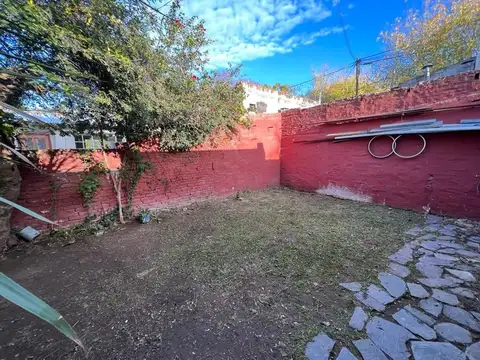 Ph en venta sobre cantilo 13 a y 13b , zona comercial