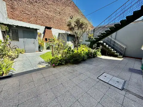 VENTA CASA 6 AMBIENTES CON PATIO - VILLA MAIPU