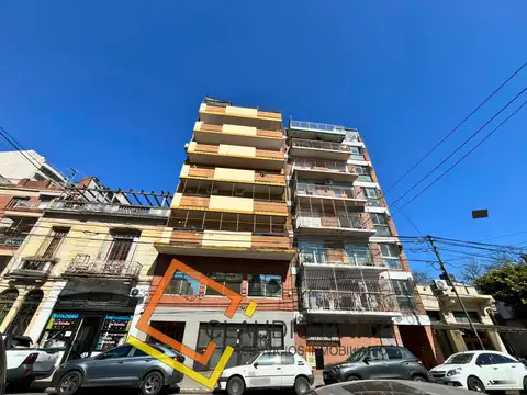 VENTA – Departamento de 3 ambientes con balcón cerrado y vista abierta en Caballito