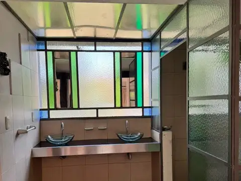 Casa en Venta con 6 cocheras