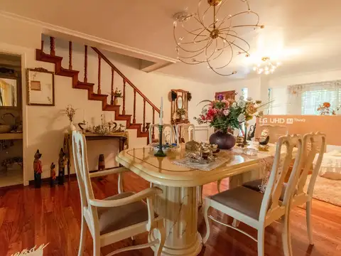 Casa 5 ambientes con 4 baños