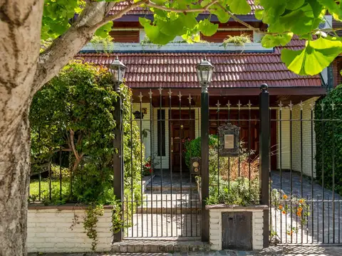 Impecable casa en venta en la zona de Martínez con todas las comodidades, jardín, piscina y más!