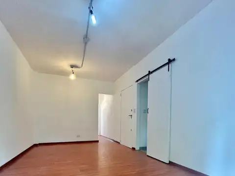 2 amb al frente con balcón.