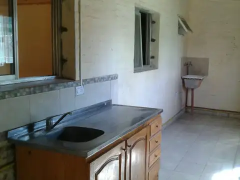 Casa 3 ambientes con 1 baño