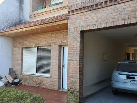 Casa 6 ambientes con 4 baños