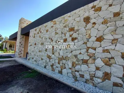 Casa 4 ambientes con 4 baños