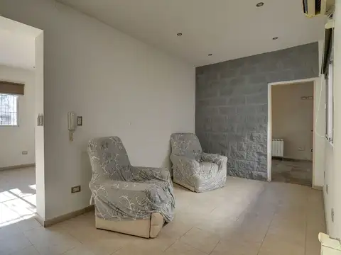 VENTA CASA 4 AMBIENTES CON COCHERA EN VILLA REAL