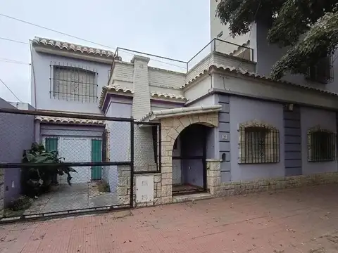 OPORTUNIDAD ÚNICA: 5 Dormitorios, Terraza Propia y Espacios