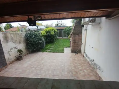 Casa 4 ambientes con 1 baño