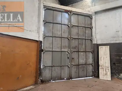 Galpón Industrial 951 m² de Losa y Parabólico - Entre piso - A refaccionar - San Justo