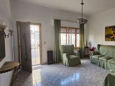 Casa de 5 Amb en excelente ubicación CENTRICA, sup 156 mts