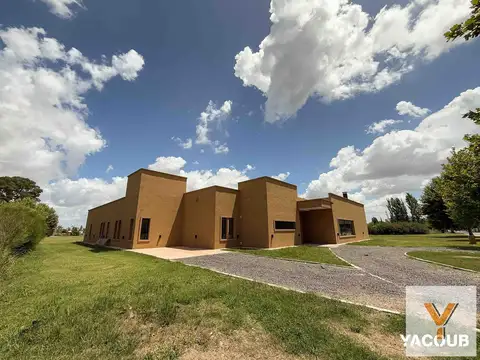 Casa en Alquiler en Área 60, USD 2.120