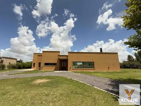 Casa en alquiler - 4 Dormitorios 4 Baños - 1.750Mts2 - La Plata