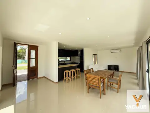 Casa en alquiler - 4 Dormitorios 4 Baños - 1.750Mts2 - La Plata