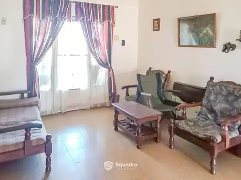 VENTA - Casa de 2 dormitorios con patio verde y cochera - Capitan Bermudez. APTO CRÉDITO.
