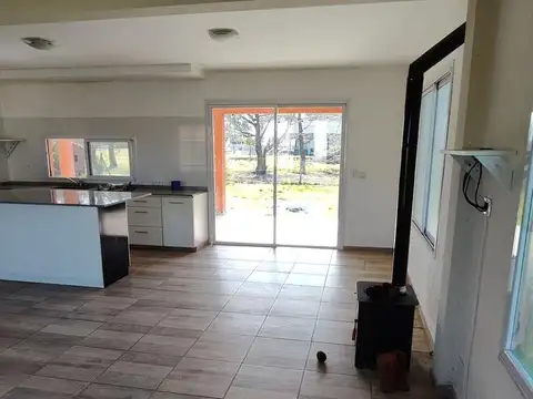 Casa 4 ambientes con 3 baños