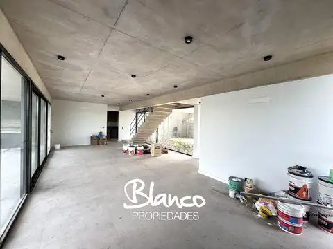 Casa 6 ambientes con 4 baños