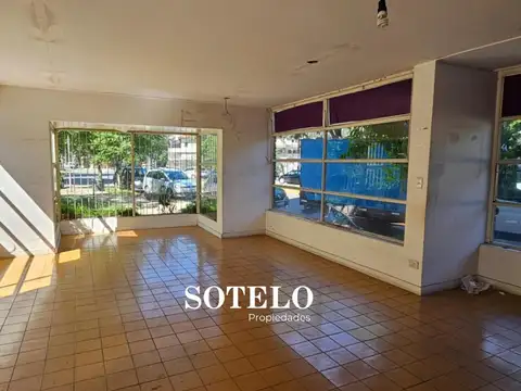 Amplio Local en Esquina