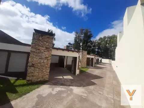 Oficina 8 ambientes con 4 baños