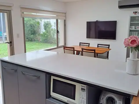 VENTA CASA MULTIFAMILIAR  CON JARDIN Y PILETA