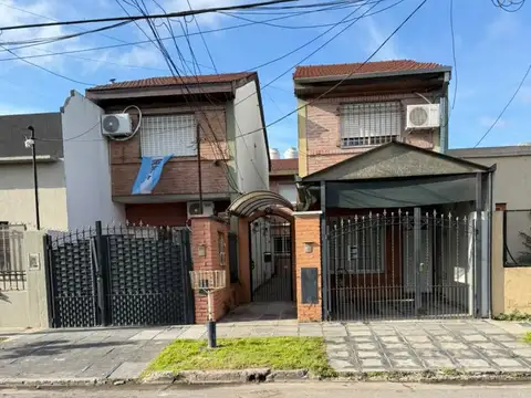 Duplex a metros de Av. San Martin ideal para inversores.