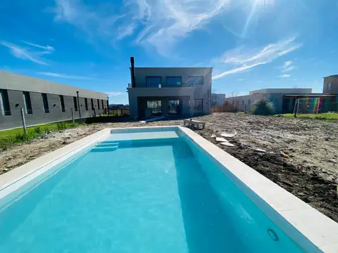 Casa en venta con 3 domitorios y 2.5 baños. Área 7, San Sebastián, Loma Verde, Escobar/ Zelaya