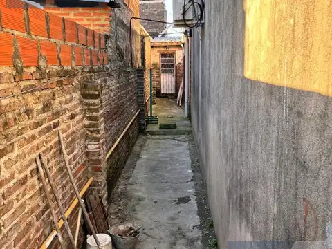 Casa 9 ambientes con 1 baño