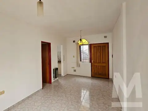 Departamento en Alquiler en Villa Elvira, $ 460.000