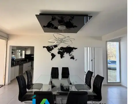 Casa 4 ambientes con 3 baños
