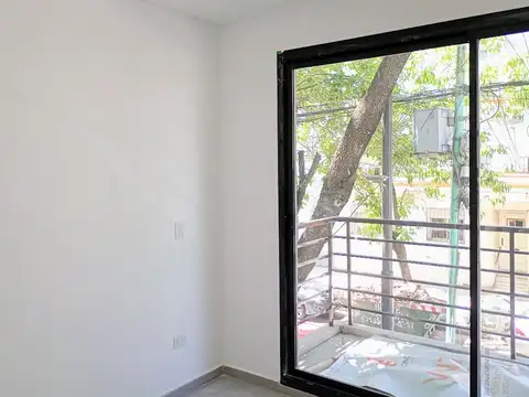 Remedios de Escalada de San Martin 2300, Piso 1