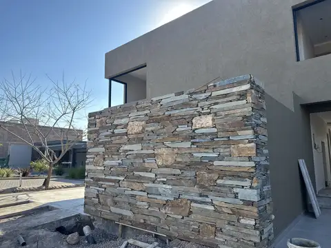 Casa duplex a estrenar de categoría - Barrio Las Acacias de Godoy Cruz