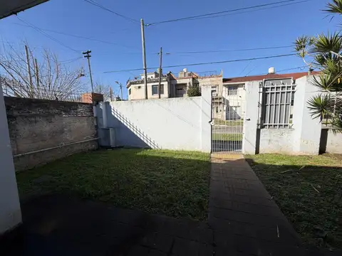 Casa 2 ambientes con 1 baño