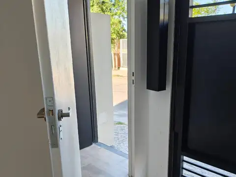 Casa 2 ambientes con 2 baños