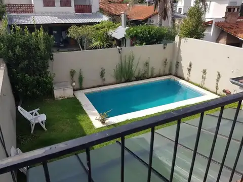Casa en Alquiler con 2 cocheras