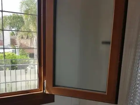 VENTA – CHALET DE 5 AMBIENTES EN 2 PLANTAS CON JARDÍN Y PILETA
