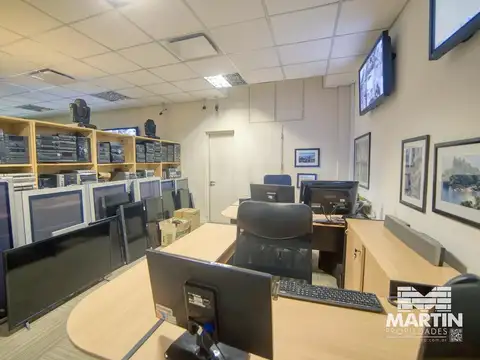 Amplio local en Venta con dos baños en Olivos
