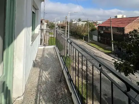 DEPTO EN PLANTA ALTA MENDEZ MTS DE MITRE WILDE 1ERO A