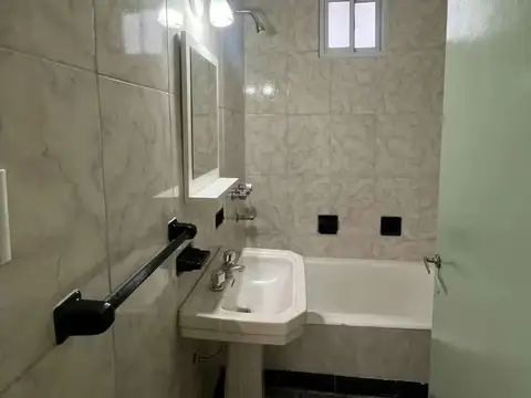 Mendez 100, Piso 1°