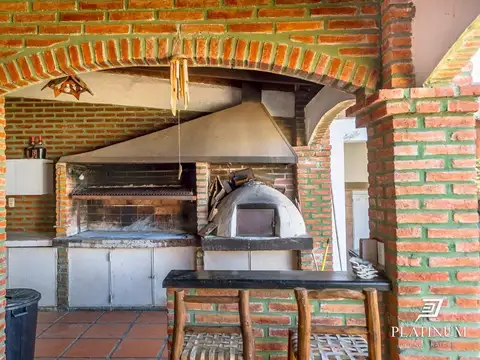 Casa 5 ambientes con 3 baños