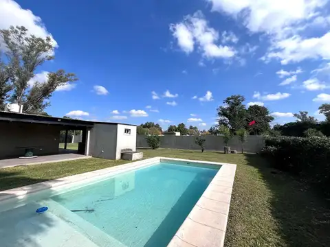 Casa de campo para fin de semana o vivienda permanente .