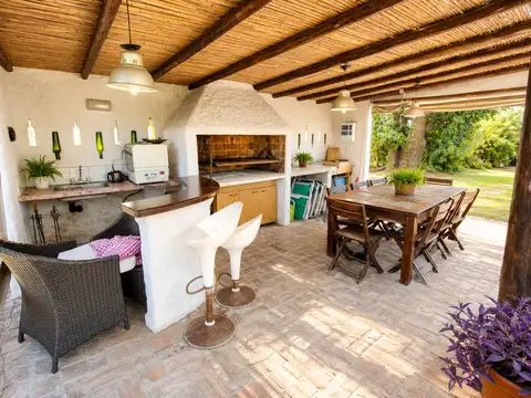 Casa 5 ambientes con 2 baños