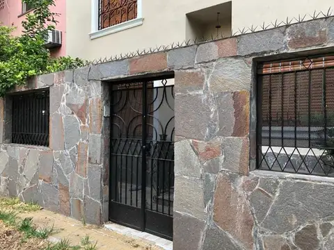 VENTA CASA 4 AMBIENTES EN FLORES